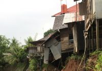 Bawahan Selan Banjar, Tanah Bantaran Sungai Tergerus Bikin Waswas Penghuni Rumah