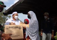 Wakil Bupati Banjar Serahkan Bantuan Kepada Korban Kebakaran di Simpang Empat Pengaron