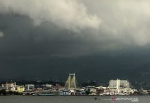 Awan Gelap di Banjarmasin dan Banjarbaru, Peringatan Dini Hujan Disertai Angin Kencang