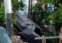 Mobil Masuk ke Selokan di Seberang Hotel Banjarmasin Internasional