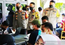 Peserta Vaksinasi Covid-19 di Polsek Banjarmasin Timur Diceramahi Soal 'SIGAB'