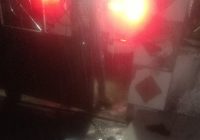 Seorang Pria Ditemukan Tergeletak Tak Bergerak di Halaman Gedung Wanita