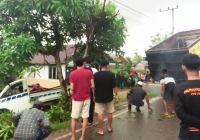 Saat Hujan Deras Pikap Nyungsep ke Semak di Pemakuan Darat Sungai Tabuk