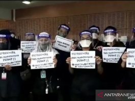 Di Tengah Perang Terhadap Wabah Covid-19, Dokter Kontrak di Malaysia Unjuk Rasa
