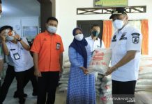 Wakil Wali Kota Banjarbaru Pantau Penyaluran Bantuan Beras PPKM Level IV