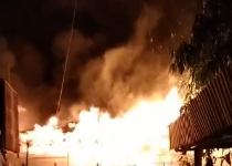 BREAKING NEWS : Api Berkobar di Gang Nuri Soetoyo S Banjarmasin, dikhawatirkan Menyasar ke SPBU