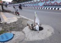 Eitsss, Ada Lubang Menganga Bahayakan Pengguna Jalan, Ini Lokasinya