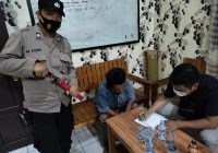 Pria Ngamuk di Depan Masjid Al Karomah, Diamankan Polsek Martapura Kota
