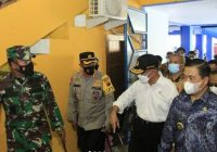Menko PMK Muhadjir Effendy Tinjau Vaksinasi Massal di GOR Hasanuddin HM Banjarmasin