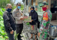 Tentara dan Polisi Banjarmasin Kompak Datangi Rumah Warga Isoman