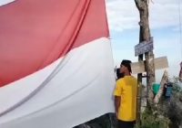 Merah Putih Berkibar di Puncak Gunung Batu Kumpai Muara Uya Tabalong