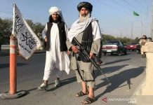 Diduga Ada Kesepakatan Rahasia dengan Taliban, Warga AS Dikawal di Bandara Kabul