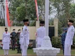 Detik-detik Anggota Paskibra Jatuh Pingsan di Depan Tiang Bendera