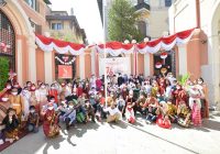 Seratusan Peserta Upacara HUT Kemerdekaan RI di Roma Kenakan Pakaian Adat Daerah