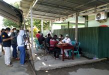 Diguyur Hujan Masyarakat Tetap Antusias Antre Vaksinasi Covid-19 Digelar Korem 101/Antasari