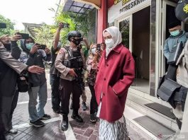 Bupati Wanita Termuda Asal Probolinggo dan Suaminya Anggota DPR RI Partai Nasdem Terjerat OTT KPK