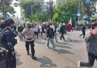 Perwira Polisi Luka Berat Dalam Kericuhan Massa Pendukung Habib Rizieq