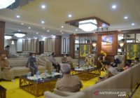 Penjabat Gubernur Kalsel Serahkan 10.000 Masker ke Pemkab Batola ﻿