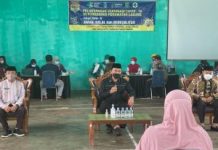 Bupati Tanah Bumbu Pantau Vaksinasi Covid-19 di Kusan Hulu, Tegaskan Vaksin Aman