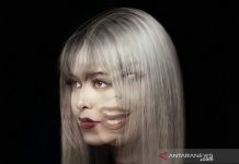 Bintang TikTok Jharna Bhagwani Gandeng Musisi Eka Gustiwana Rilis Tembang Perdana "Tell Me"