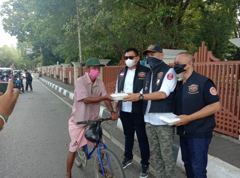 Peringati HUT Kemerdekaan RI Ke-76, HDCI Banjarmasin Bagikan Nasi Kotak