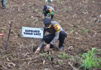Polres Tanah Laut Tanam Bibit Pohon di Lahan KRT Priangan Desa Bumi Jaya, Ini Tujuannya