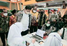 Menko Perekonomian RI di Banjarmasin Terkesan, Warga Antusias Ikuti Vaksinasi Massal Covid-19
