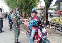 Kesadaran Masyarakat Minim Taati Prokes, Tim Gabungan Bagi Masker di Pasar Minggu Batulicin