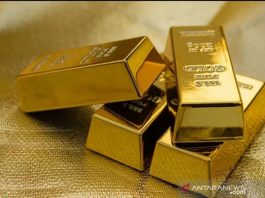 Emas Dunia Tergelincir, Investor Belum Terlalu Yakin Dampak Pertemuan Biden dan Putin
