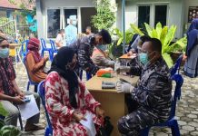 TNI AL-Lanal Banjarmasin Berikan Vaksin Sinovac Pertama untuk Warga Kota dan Pesisir