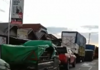Jalur Palangka Raya-Sampit Macet Total, Warga Kalsel Galang Donasi untuk Korban Banjir Kalteng