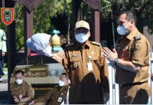 Wagub Muhidin Sambut Mensos Tri Rismaharini di Bandara Syamsudin Noor