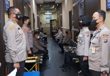 Briptu Sulistiyono dan Bripka Astri Terima Reward Polda Kalsel