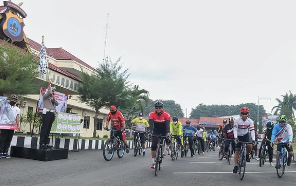 17092021_Kapolres Banjarbaru, AKBP Nur Khamid SH SIK MM. gowes bareng, Jumar (17-9-2021). (Humas Polres Banjarbaru)