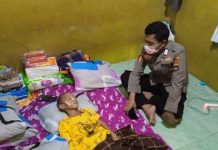 Salut, Empat Anggota Polda Kalsel Patungan Bantu Bocah Penderita Radang Selaput Otak