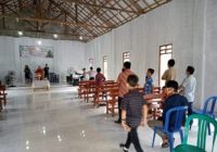 Personel Polsek Bintang Ara Tabalong Pastikan Pelaksanaan Ibadah Minggu Ikuti Prokes