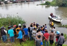 Proses Evakuasi Mayat Laki-laki di Sungai Lulut, Tak Bisa Diangkat di Dermaga Wisata Terpaksa Dibawa ke Jembatan 3
