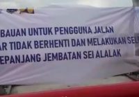 Polisi dan BPJN Pasang Spanduk, Warga Diimbau Tak Berhenti dan Selfie di Atas Jembatan Sei Alalak