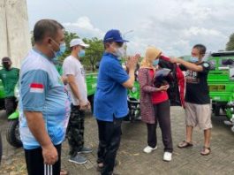 Bupati Serahkan Kendaraan Roda Tiga Operasional Kebersihan di Pantai Pagatan
