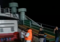 BREAKING NEWS : Penumpang KM Mila Utama Sempat Panik, Senggol Tongkang di Alur Barito