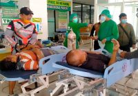 BREAKING NEWS : Dua Pekerja Tersetrum Saat Pasang Materi Baliho