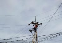 Pekerja Mitra PLN Tersetrum di Sungai Tabuk Saat Tangani Kabel Putus Menyentuh Tanah