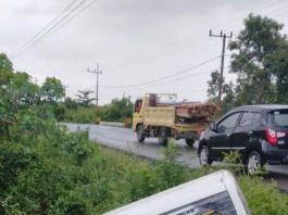 Kecelakaan Lalulintas Tunggal di Jorong, Mobil Oleng dan Tercebur
