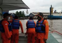 Tim Basarnas ke Lokasi Tenggelamnya Truk Fuso di Pelabuhan Trisakti Banjarmasin, 2 Penumpang Hilang