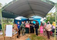 Melalui Dinas Sosial, Pemprov Kalsel Serahkan Bantuan Kepada Korban Kebakaran Gambut