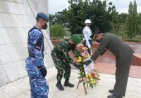 Rangkaian HUT Ke-76 TNI, Danrem 101/Antasari Pimpin Ziarah ke TMP Bumi Kencana