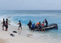 Cuaca Buruk, TNI AL Evakuasi 45 Penumpang KM Sabuk Nusantara 95 Gunakan Perahu Karet ke Pelabuhan Miangas
