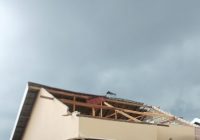 BREAKING NEWS: Puting Beliung Terbangkan Atap Rumah di Grand Purnama Batola