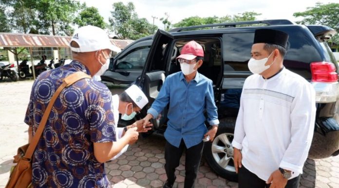 Anggota DPRD Kalsel, H Hasanuddin Murad, melakukan kunjungan ke salah satu desa di Batola. (Ist-Humas DPRD Kalsel)