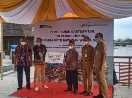 Dukung Sektor Pariwisata, PT. Angkasa Pura Serahkan Bantuan 10 Buah Jukung Kepada Pemko Banjarmasin